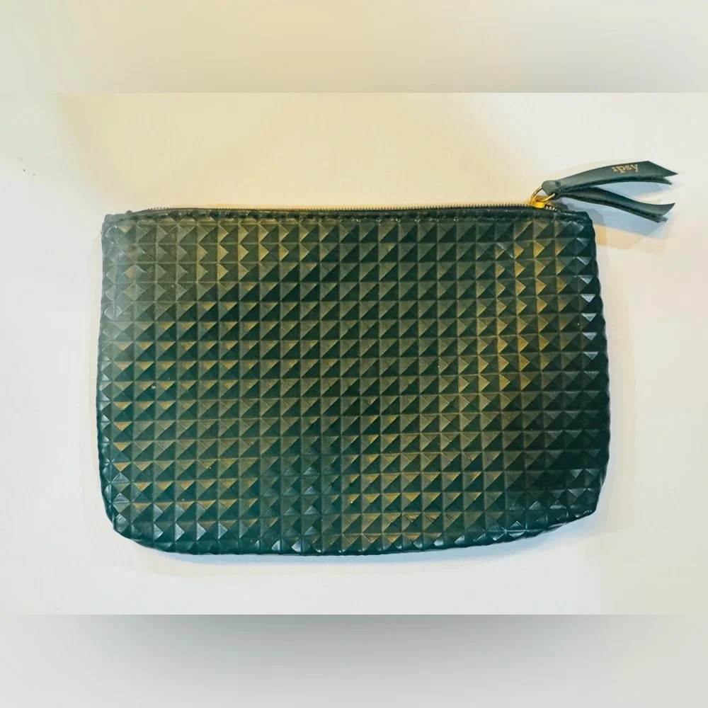 Ipsy Women’s Bag Green Textured Travel Cosmetic Pouch/Bag/Clutch